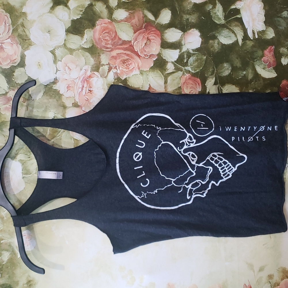 2/$5 Twenty-one Pilots Sz M top